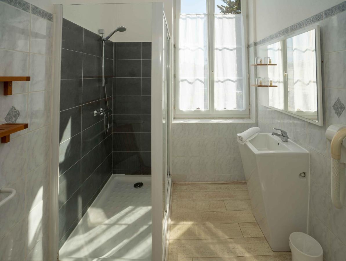 Hotel Le Square Saint-Pierre-d'Oleron Ngoại thất bức ảnh