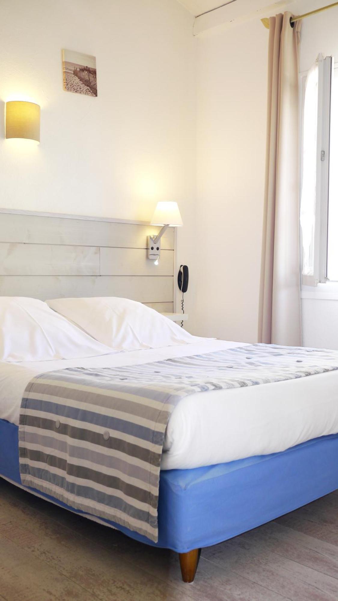 Hotel Le Square Saint-Pierre-d'Oleron Ngoại thất bức ảnh