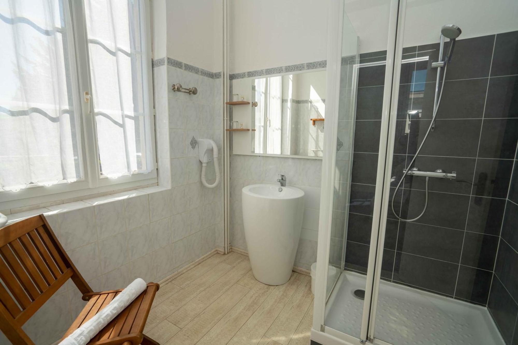 Hotel Le Square Saint-Pierre-d'Oleron Ngoại thất bức ảnh