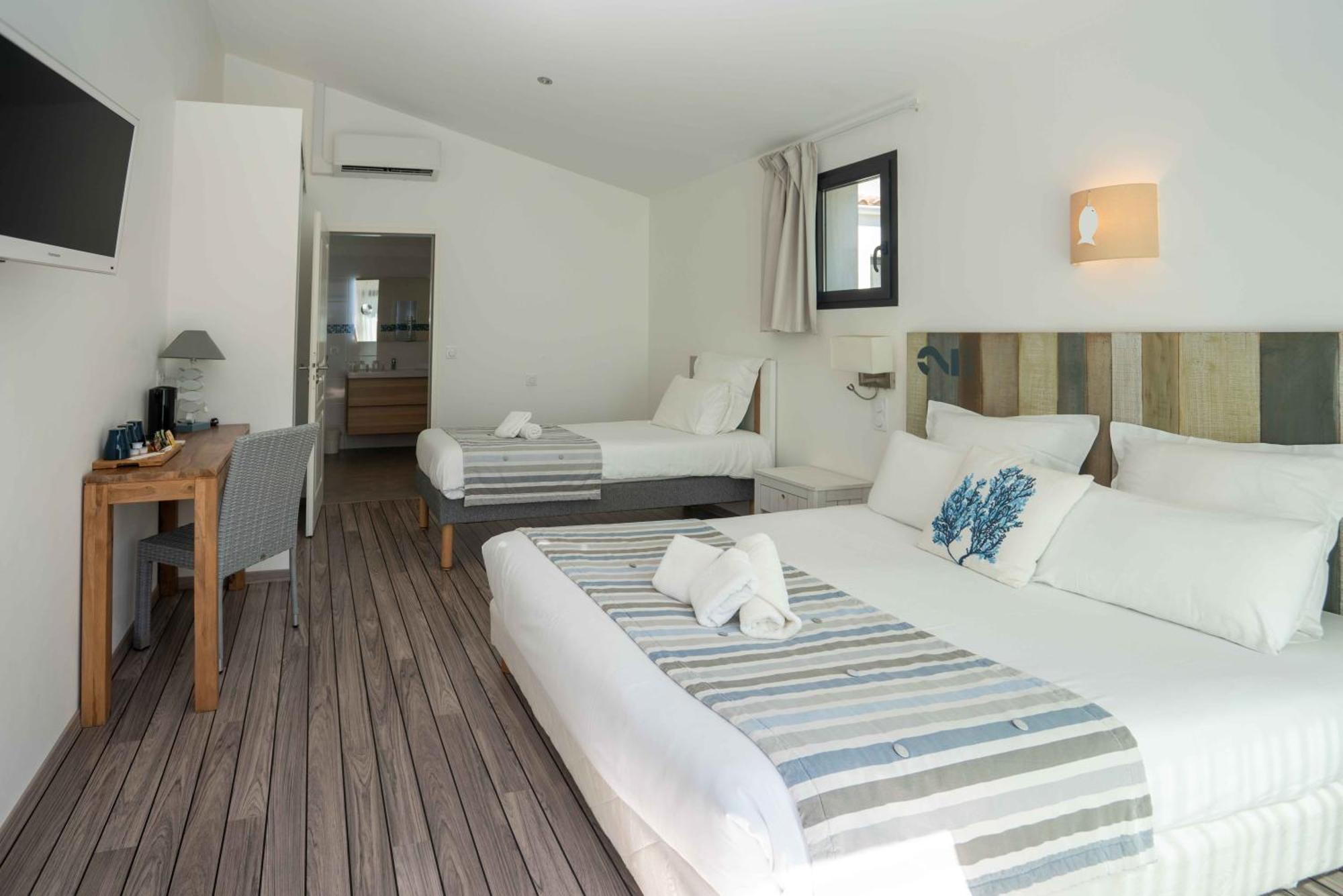 Hotel Le Square Saint-Pierre-d'Oleron Ngoại thất bức ảnh