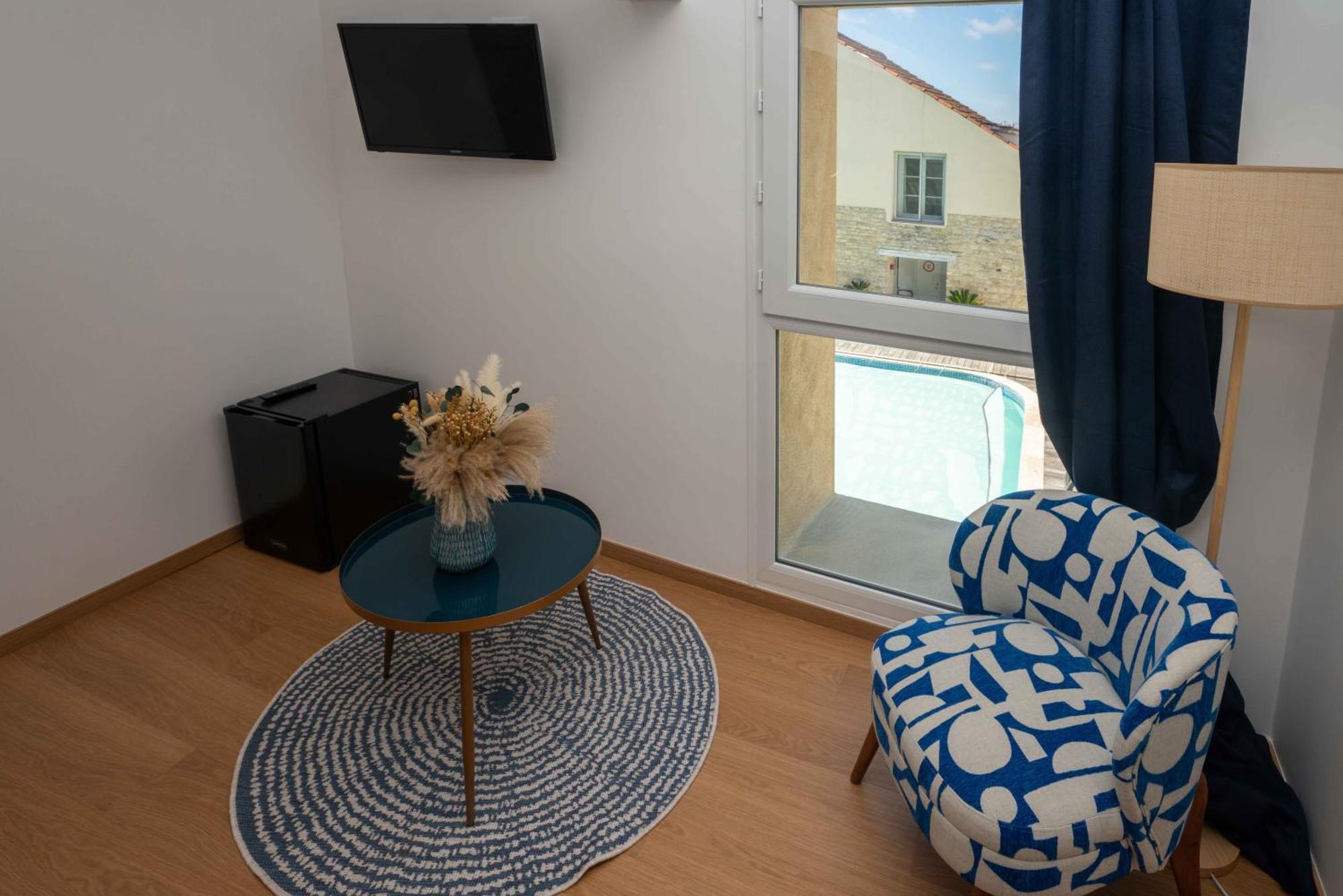 Hotel Le Square Saint-Pierre-d'Oleron Ngoại thất bức ảnh